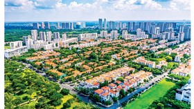 Một góc TPHCM. Ảnh: HOÀNG HÙNG