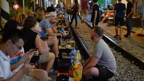 Bộ Giao thông Vận tải muốn sớm di dời ''phố càphê đường tàu''