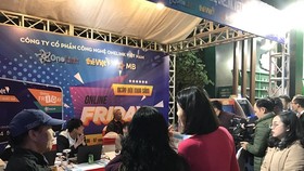 Hàng nghìn sản phẩm với khuyến mãi hấp dẫn được tung ra trong sự kiện Online Friday. (Ảnh: Đức Duy/Vietnam+)