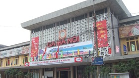 Ga Hà Nội đã xuống cấp nhiều năm nay nhưng không có kinh phí bảo trì, sửa chữa. Ảnh minh hoạ.