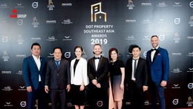 Đại diện Nam Group nhận giải tại sự kiện.