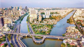 TPHCM rất cần nguồn vốn lớn để đầu tư phát triển cơ sở hạ tầng.Ảnh: HOÀNG HÙNG