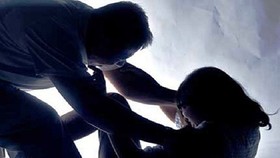 Trộm đột nhập, hiếp dâm chủ nhà rồi cướp tài sản