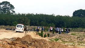 Lực lượng chức năng làm việc tại hiện trường.