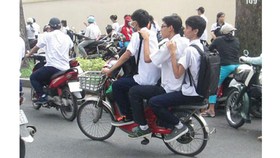 Điều khiển xe máy dưới 50cm³ và xe đạp điện cũng cần có giấy phép?