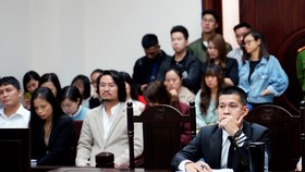 Tạm dừng xét xử vụ kiện vở diễn “Ngày xưa” để thu thập thêm chứng cứ