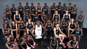Kipchoge và những người hỗ trợ anh