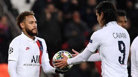 Vì sao Neymar phải nhường Cavani đá 11m