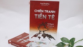 Không đơn thuần là cuốn sách về tài chính, "Chiến tranh và tiền tệ" còn mang đến cho người đọc cái nhìn toàn diện, sâu sắc về mối quan hệ giữa tiền tệ, chính trị và chiến tranh