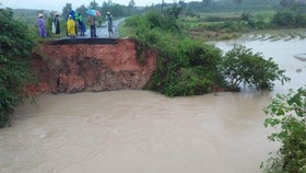 Đắk Lắk: Mưa lớn, hàng trăm nhà dân, hoa màu bị nhấn chìm