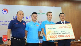 Thầy trò HLV Park được thưởng lớn trước hai trận quan trọng với UAE với Thái Lan. Ảnh: MINH HOÀNG