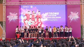 Duy Mạnh được Fan tổ chức sinh nhật ở trường Marie Curie