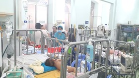Bệnh nhi mắc tay chân miệng tại Bệnh viện Nhi đồng 2 tăng nhanh từ đầu tháng 8 đến nay