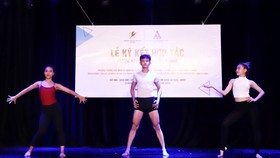 Trường Múa TPHCM hợp tác với AMPA Education