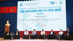 Các đại biểu tham gia thảo luận tại Hội nghị Khoa học & Công Nghệ chủ đề “Xã hội xanh và thông minh”
