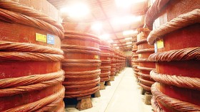 Nước mắm truyền thống Hưng Thịnh: Sánh đậm vị cá cơm - thơm nắng gió