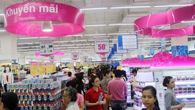 Bùng nổ khuyến mãi, giảm giá cho phái đẹp dịp 20-10