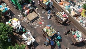 Cải tiến xe rác đạt chuẩn môi trường