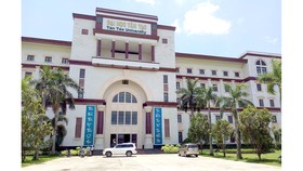Sinh viên bị kiện hoàn trả học bổng