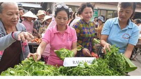 Những việc làm thiết thực vì dân - Bài 2: Ấm áp những phiên chợ 0 đồng