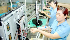 10 tháng: Giá trị xuất khẩu hàng công nghiệp chế biến đạt 183 tỷ USD