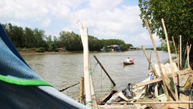 Người nuôi cá, cua đầm Thị Nại lo “mất tết”