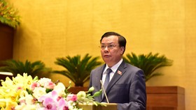 Bộ trưởng Bộ Tài chính Đinh Tiến Dũng trình bày tờ trình