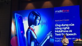 Đại diện MobiFone, ông Đặng Triều Dương giới thiệu công nghệ của MobiFone