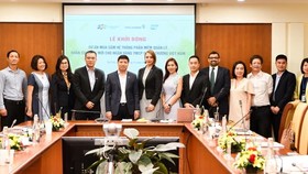 Lãnh đạo hai bên tại chương trình ký kết thực hiện dự án