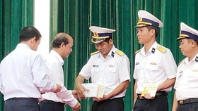 Thăm chúc Tết cán bộ, chiến sĩ và nhân dân vùng biển đảo Tây Nam