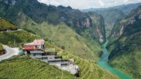 Đề xuất phá dỡ các phần giật cấp của nhà hàng ở Mã Pì Lèng trước ngày 15-11