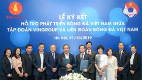 Lãnh đạo Vingroup và VFFđã có thỏa thuận quan trọng trong việc phát triển bóng đá Việt Nam. Ảnh: Đoàn Nhật