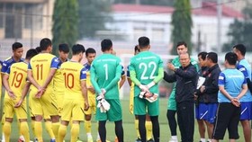 Tất cả không còn nhiều thời gian khi trận đấu với UAE đang đến gần. Ảnh: Minh Hoàng