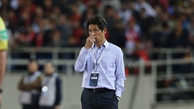 HLV Akira Nishino lo lắng cho hành trình còn lại của Thái Lan. Ảnh: Minh Hoàng