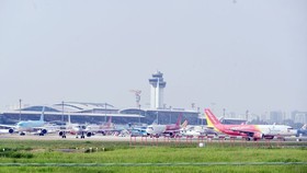Tan Son Nhat Airport has been overloading and waiting for upgrading and expansion. (Photo: SGGP)