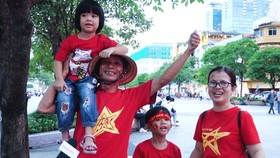 TPHCM hừng hực khí thế đón chờ trận đấu Việt Nam - Thái Lan