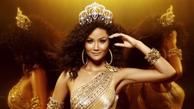Ngắm nhìn bộ ảnh cuối của H’Hen Niê trong vai trò đương kim Hoa hậu Hoàn vũ Việt Nam