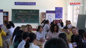 Bà Michelle Obama thăm Trường THPT Cần Giuộc, Long An