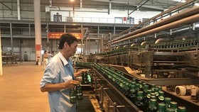 Brewer Sabeco's factory in Củ Chi District, HCM City. The largest brewer by market capitalisation was among blue chips that fell on October 8. (Photo:tapchicongthuong.com)
