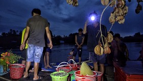 Chợ “hẹn” miền Tây