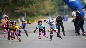 Các VĐV nhí tham gia thi đấu.
