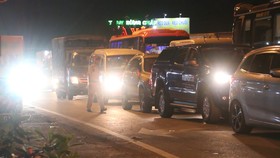 Bến Tre kẹt xe gần 10km