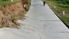 Hiện trạng đoạn đường đê biển Tây bị sụp lún