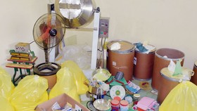 Tang vật dùng làm giả thuốc thủy sản. ẢNH: TRỌNG NGUYỄN