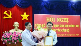 Ông Phạm Minh Chính trao quyết định của Bộ Chính trị chuẩn y ông Nguyễn Tiến Hải giữ chức Bí thư Tỉnh uỷ Cà Mau