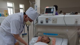 Bác sĩ Bệnh viện Đa khoa Cà Mau cấp cứu thành công cụ ông T.T.X. bị ngưng tim