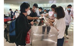 Tạm dừng nhập cảnh Việt Nam đối với người đến từ hoặc đi qua vùng có dịch