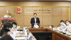 Thứ trưởng Bô GD-ĐT Nguyễn Hữu Độ chủ trì hội nghị
