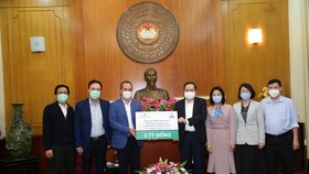 Ủy ban Trung ương MTTQ Việt Nam tiếp nhận ủng hộ ngày 3-4