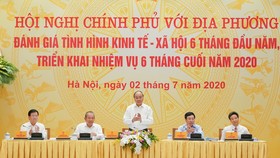 Thủ tướng chủ trì hội nghị với các địa phương. Ảnh QUANG PHÚC
